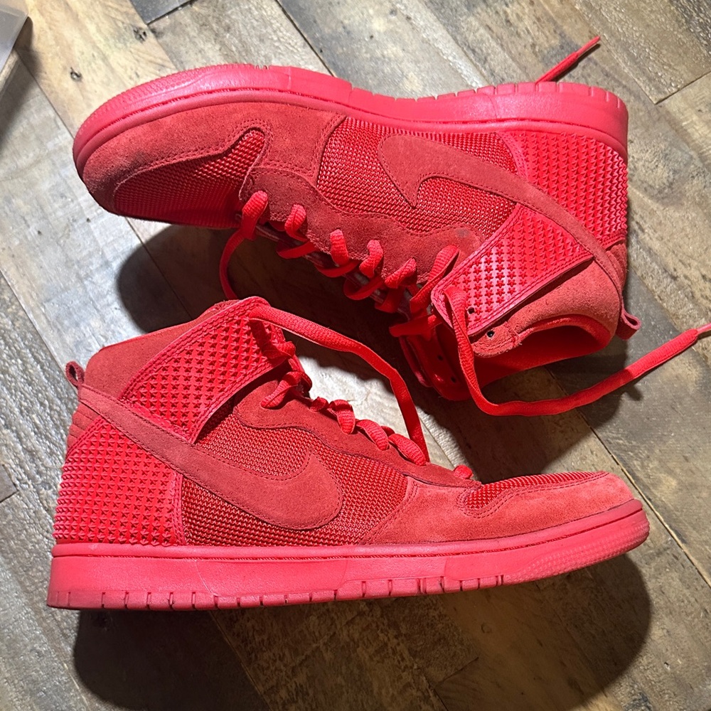 Nike Dunk HI CMFT PREMIUM 'Red October’ Size 12